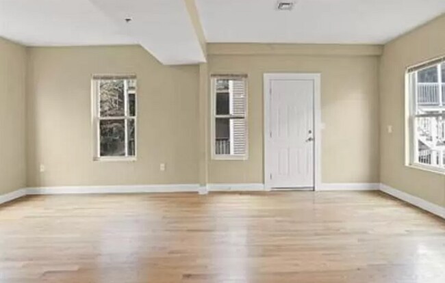 41 Washburn St, Unit 1 in Boston, MA - Foto de edificio - Building Photo