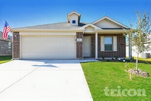 1392 Wavelet Dr in Azle, TX - Building Photo