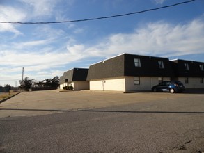 Green West Apartments in Lawton, OK - Building Photo - Building Photo