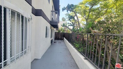 982 S New Hampshire Ave in Los Angeles, CA - Building Photo - Building Photo