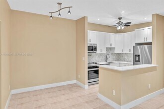 9487 W McNab Rd in Tamarac, FL - Building Photo - Building Photo