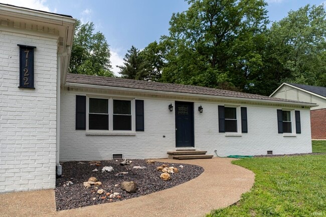 property at 7122 Woods Dr