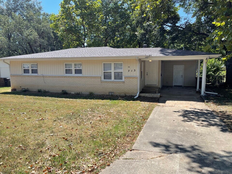 713 W Martin St in Jacksonville, AR - Building Photo