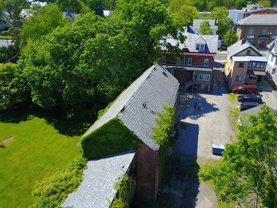 Brick 4-Unit Multifamily in Newton, NJ - Building Photo