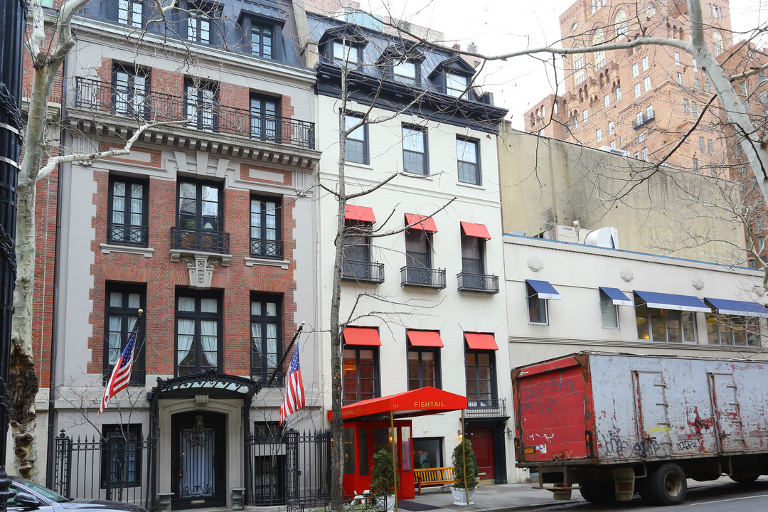 135 E 62nd St in New York, NY - Foto de edificio