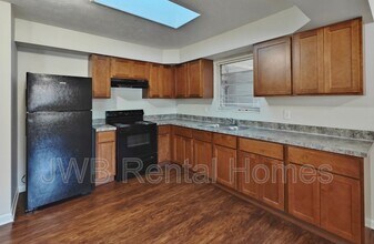5833 Jaguar Dr W in Jacksonville, FL - Building Photo - Building Photo