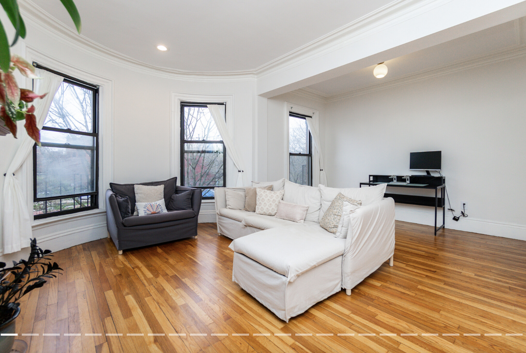 209 W Newton St, Unit 3 in Boston, MA - Building Photo