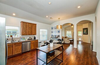 1915 Roaring Springs Dr in Pearland, TX - Building Photo - Building Photo