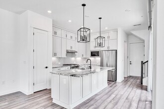 3201 Zach Scott St in Austin, TX - Building Photo - Building Photo