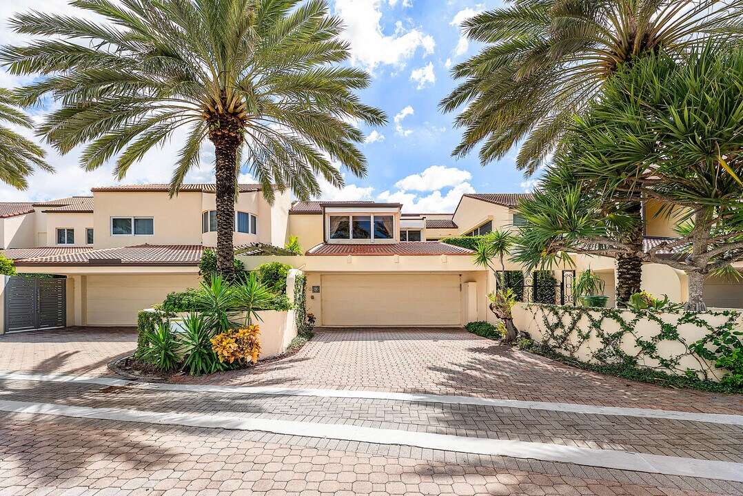 13 Sloans Curve Dr in Palm Beach, FL - Building Photo