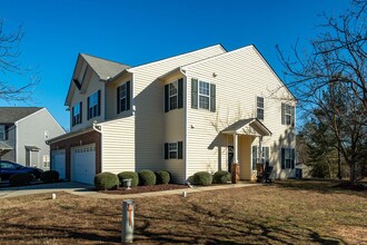 201 Cline Falls Dr in Holly Springs, NC - Foto de edificio - Building Photo