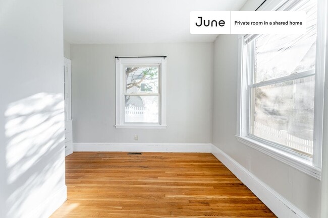 Private bedroom in 3 bed/1 bath Home in Boston, MA - Building Photo - Building Photo