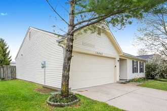 10802 Sedgegrass Dr in Indianapolis, IN - Foto de edificio - Building Photo