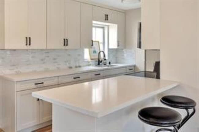 5700 NE 22nd Way, Unit 323 in Fort Lauderdale, FL - Foto de edificio - Building Photo