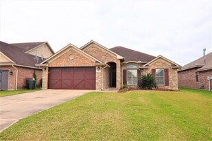 5745 Kathy Ln in Beaumont, TX - Building Photo