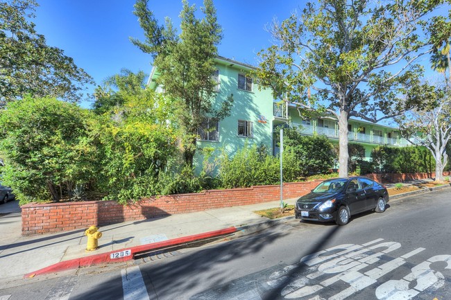 1205 N Hayworth Ave in West Hollywood, CA - Building Photo - Building Photo