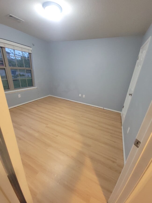 904 SW Green World St in Bentonville, AR - Foto de edificio - Building Photo