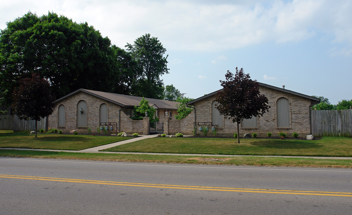 1 S Maple St in Jamestown, OH - Building Photo