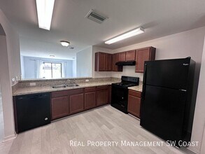 438 Shadow Lakes Dr in Lehigh Acres, FL - Building Photo - Building Photo
