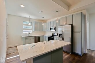 7580 E Bay Blvd in Gulf Breeze, FL - Building Photo - Building Photo