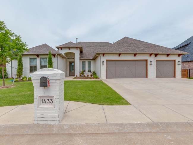 1433 Sadie Creek Rd
