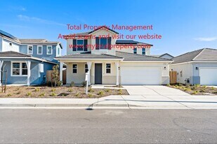 196 N Andrews St in Tulare, CA - Building Photo
