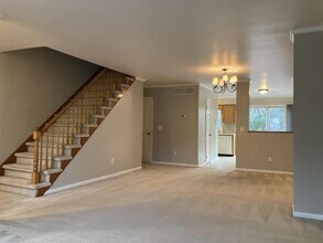 4705 Weatherhill Dr in Wilmington, DE - Building Photo - Building Photo