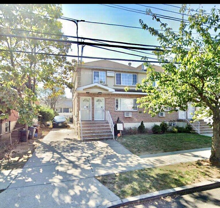 225-12 144th Ave in Queens, NY - Building Photo