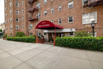 Cooperative in Flushing, NY - Building Photo - Building Photo