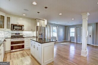 2715 Drew Valley Rd NE in Atlanta, GA - Building Photo - Building Photo