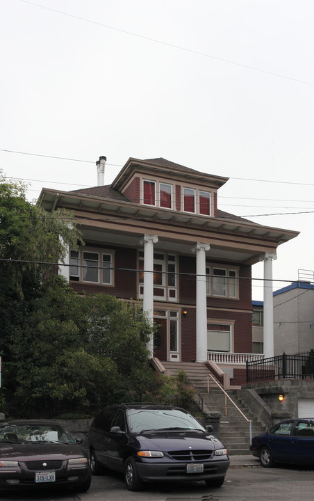 1712 Belmont Ave in Seattle, WA - Building Photo