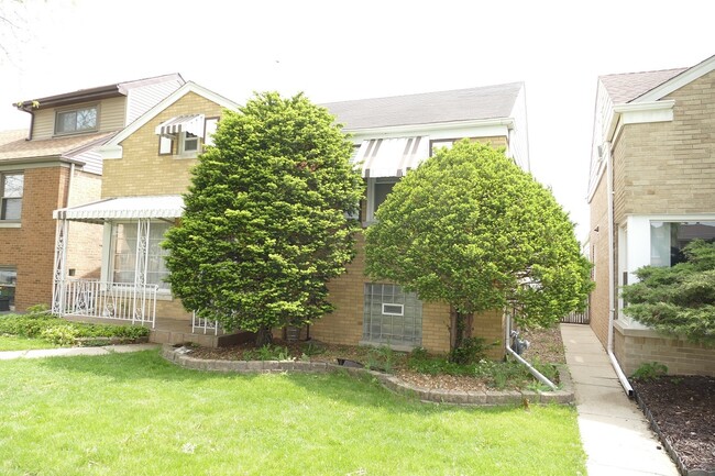 2423 Elm St in River Grove, IL - Building Photo - Building Photo