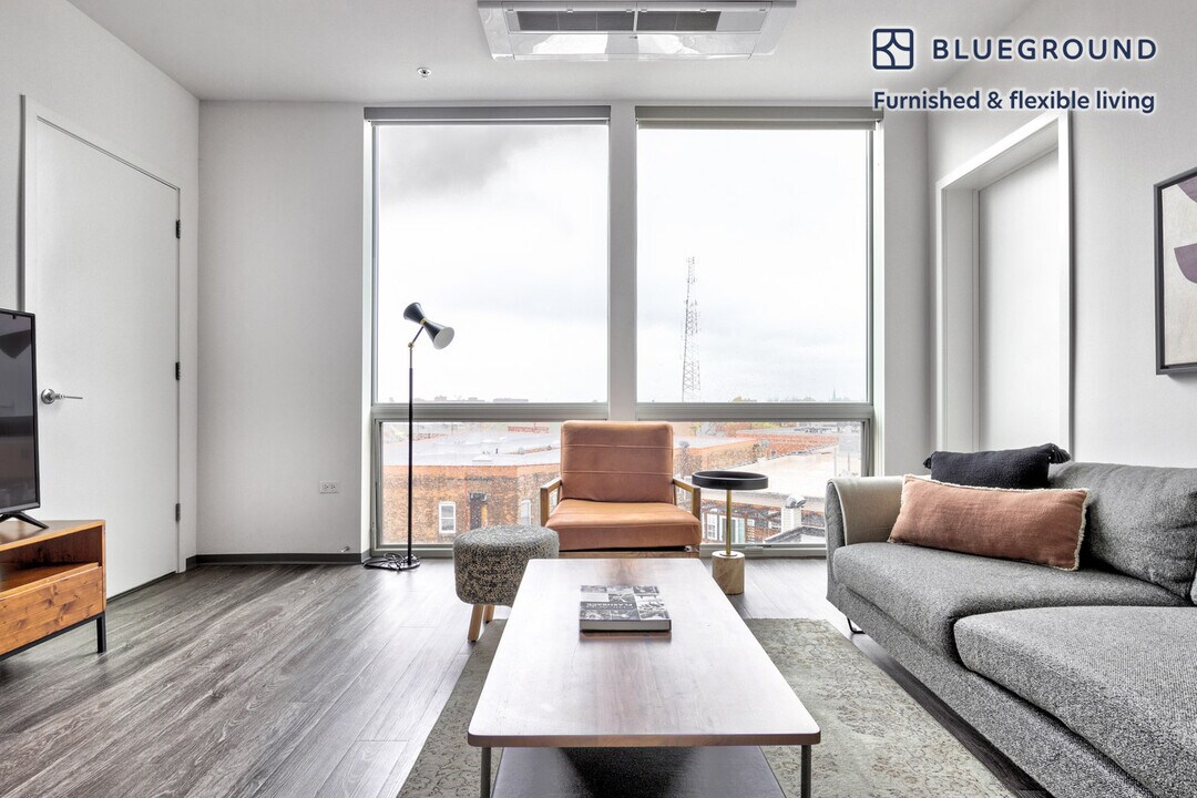 2340 N California Ave in Chicago, IL - Building Photo