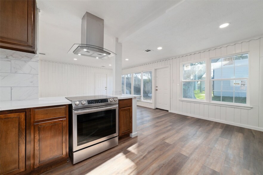 800 E Adoue Ave in Baytown, TX - Building Photo