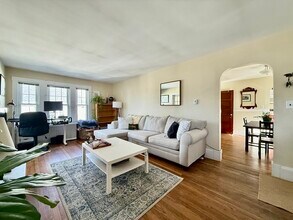 32 Quincy St in Watertown, MA - Building Photo - Building Photo