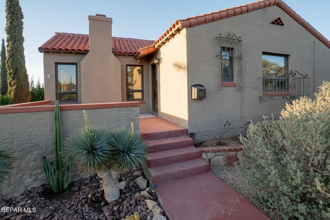 727 McKelligon Dr in El Paso, TX - Building Photo - Building Photo