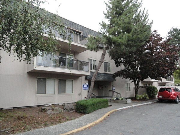 Brittany House Apartments in Bellevue, WA - Foto de edificio