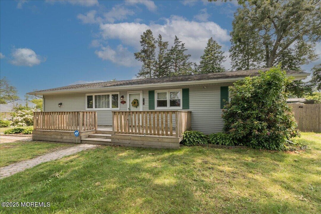 40 Dockage Rd in Berkeley Township, NJ - Building Photo