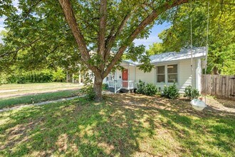 406 Nelray Blvd in Austin, TX - Building Photo - Building Photo