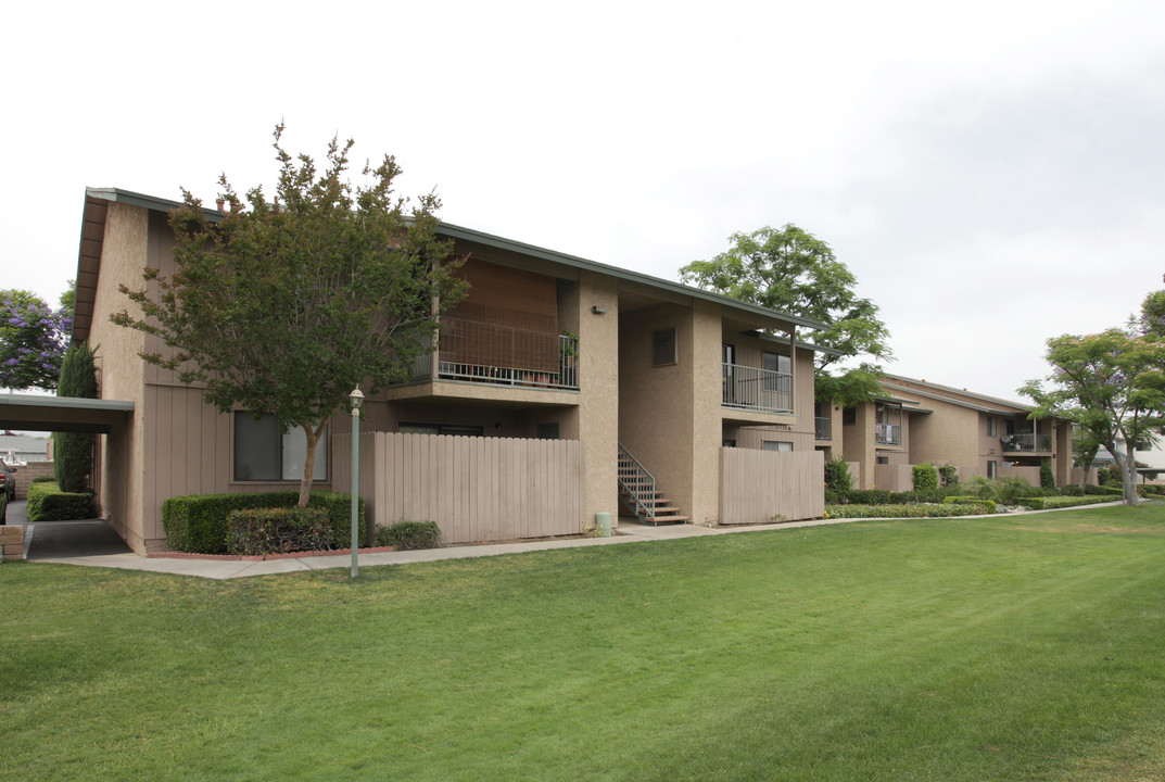 Cedar Crest Apartments in Riverside, CA - Building Photo