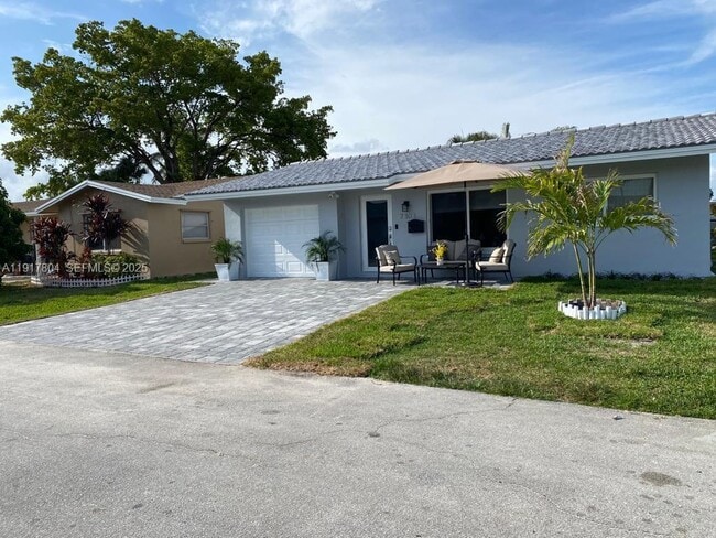 7303 NW 57th Dr in Tamarac, FL - Building Photo - Building Photo