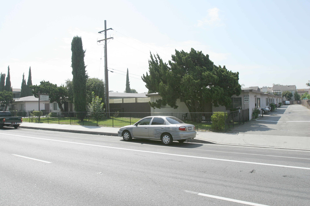 13508-13522 Ramona Blvd in Baldwin Park, CA - Foto de edificio