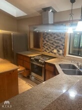 10230 Wise Rd in Auburn, CA - Foto de edificio - Building Photo