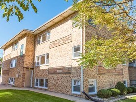 4932 N Harlem Ave in Harwood Heights, IL - Building Photo