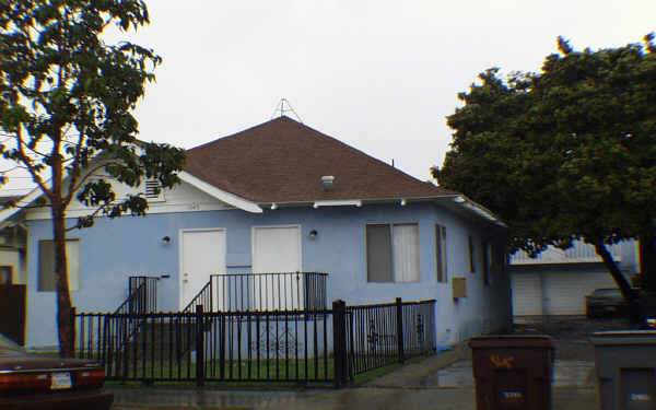 1045 W 3rd St in Santa Ana, CA - Building Photo