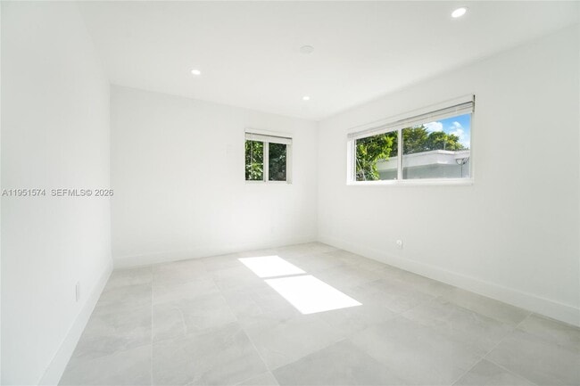 857 W 34th St in Hialeah, FL - Building Photo - Building Photo