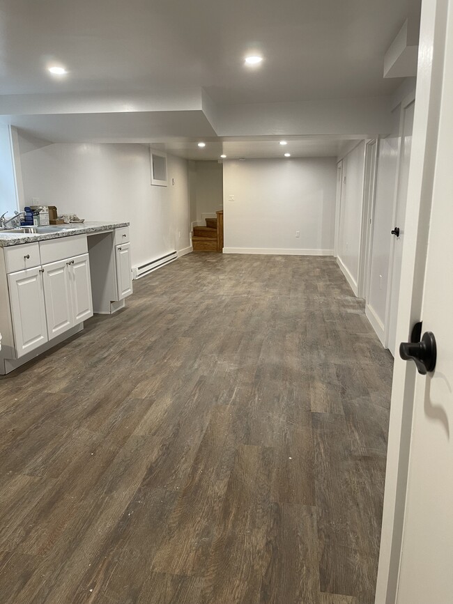 76 Lexington St, Unit Newly finished unit