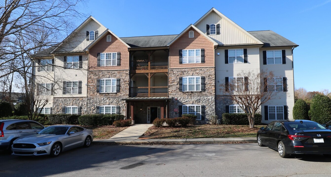 4752 Tatton Park Cir in Winston-Salem, NC - Foto de edificio