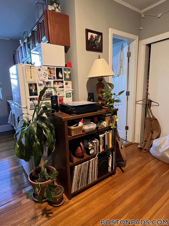 126 Warren St in Boston, MA - Building Photo