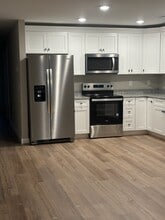 831 Reeves Dr in Mount Airy, NC - Building Photo - Building Photo